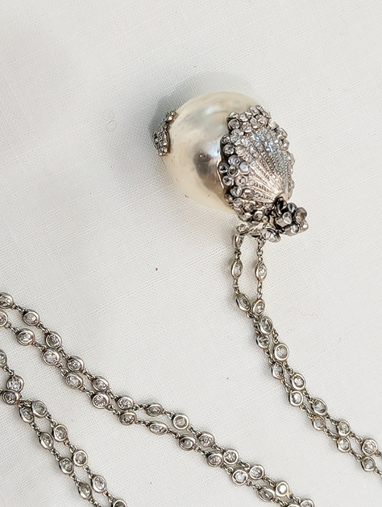 Edwardian Large Large Diamond-Mounted Natureal Baroque Pearl on Diamond Chain - Image 3