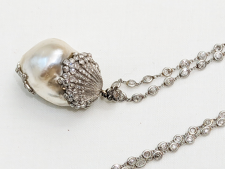 Edwardian Large Large Diamond-Mounted Natureal Baroque Pearl on Diamond Chain - Image 4